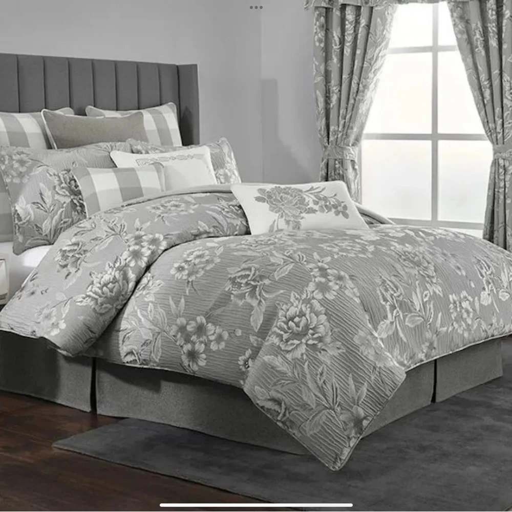 Rose Tree Euro Sham 26”x26” Julianne Gray Buffalo Plaid Farmhouse Style New